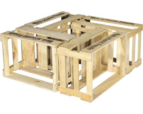 Weinregal aus Holz mit dem Schriftzug Wein schenkt Freude