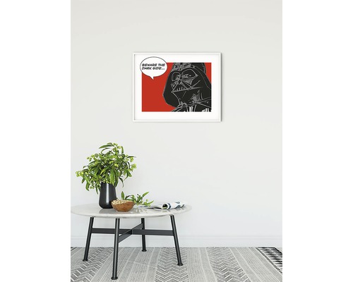 Dekoratives Bild mit Darth Vader Zitat an der Wand über einem Tisch