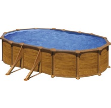 Ovaler Pool mit Holzverkleidung und Leiter