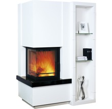 Kamin mit Regal und brennendem Feuer
