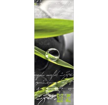 Dekoratives Paneel mit einem Wassertropfen auf einem Blatt und Schriftzügen