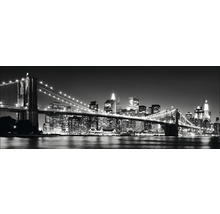 Schwarz-Weiß-Fotografie der Brooklyn Bridge und der New Yorker Skyline