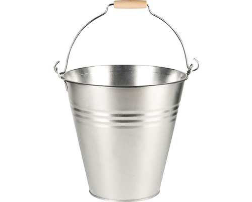 Eimer aus Metall mit Holzgriff