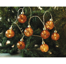 Lichterkette mit acht kugelförmigen Lampen auf einem Weihnachtsbaum
