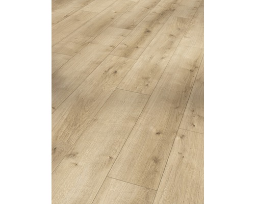 Verlegtes Laminat mit Holzoptik