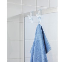 Handtuchhalter mit Handtuch an Duschkabine