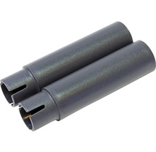 Zwei zylindrische Adapter aus Kunststoff