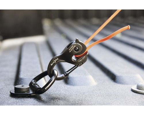 Nite Ize Logo, Karabiner mit Seil zur Ladungssicherung