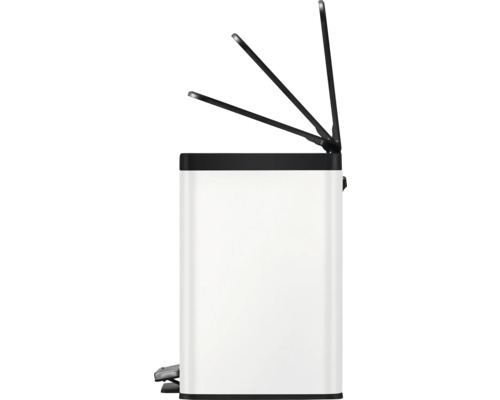 Treteimer mit offenem Deckel