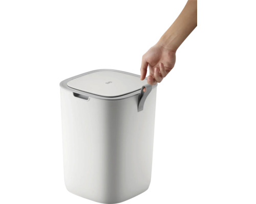 Weißer Wäschekorb mit Deckel und Tragegriff