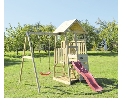 Spielturm aus Holz mit Schaukel und Rutsche im Garten