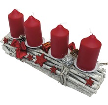 Adventskranz mit vier Kerzen auf einem Holzboden, dekoriert mit Sternen und Schleifen