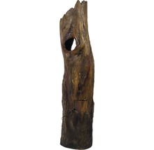 Dekorative Baumstammfigur mit Öffnung