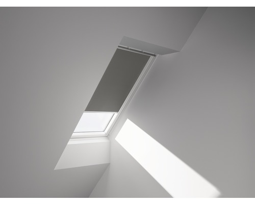 Dachfenster mit Rollo zur Verdunkelung