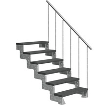 Treppe mit Metallgestell und Handlauf