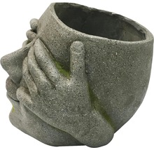 Blumentopf aus Stein in Form eines Gesichtes mit Händen