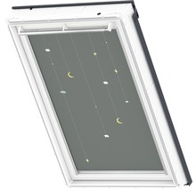 Dachfenster mit Verdunkelungsrollo mit Sternen, Monden und Wolken