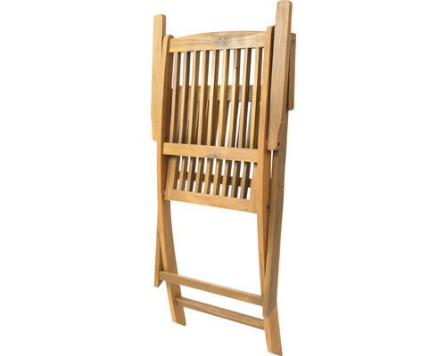 Zusammengeklappter Holzgartenstuhl