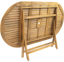 Zusammengeklappter ovaler Gartentisch aus Holz
