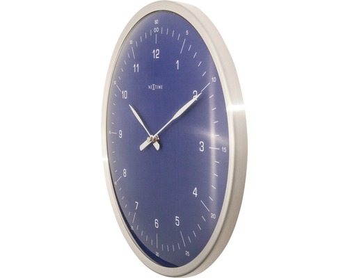 Nextime Wanduhr mit Zahlen und silberfarbenem Rahmen