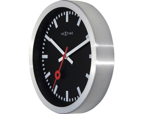 Nextime Wanduhr mit Metallgehäuse und schwarzem Zifferblatt