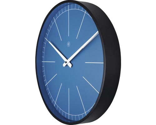 Wanduhr mit Zifferblatt und Stundenmarkierungen