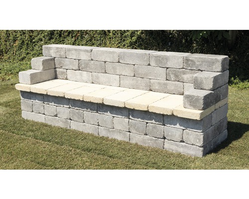 Gartenbank aus Steinblöcken