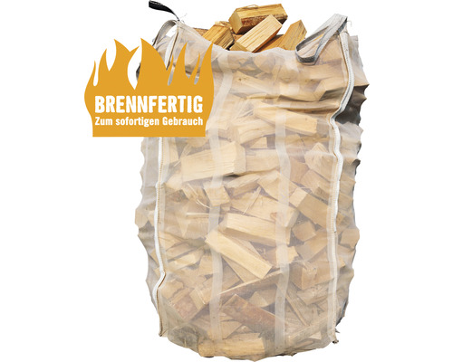 Brennholz in einem Sack zur sofortigen Verwendung
