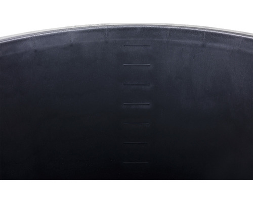 Innenansicht eines schwarzen Wasserbehälters mit Füllstandsanzeige