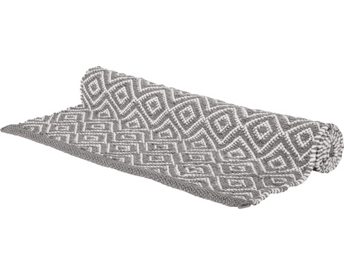 Gerollter Teppich mit geometrischem Muster