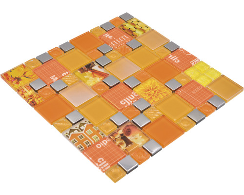 Quadratisches Mosaikfliesenmuster aus Glas und Metall