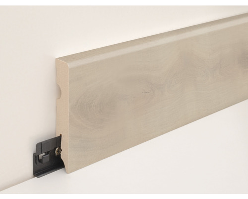 Sockelleiste aus Holz mit Clip zur Wandbefestigung.