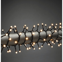Lichterkette mit vielen kleinen, warmweißen Lichtern