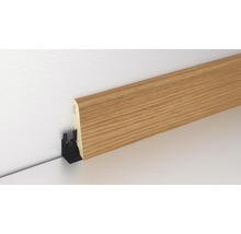 Sockelleiste in Holzoptik mit Clipbefestigung an der Wand