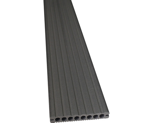 Terrassendiele aus Kunststoff mit gerillter Oberfläche