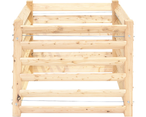 Holzkomposter mit Lattenstruktur zur Gartenabfallverwertung