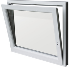 Gekipptes Kunststofffenster zur Belüftung eines Raumes