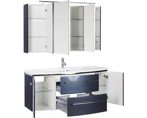 Waschtisch mit Unterschrank und Spiegelschrank mit offenen Türen und Schubladen.