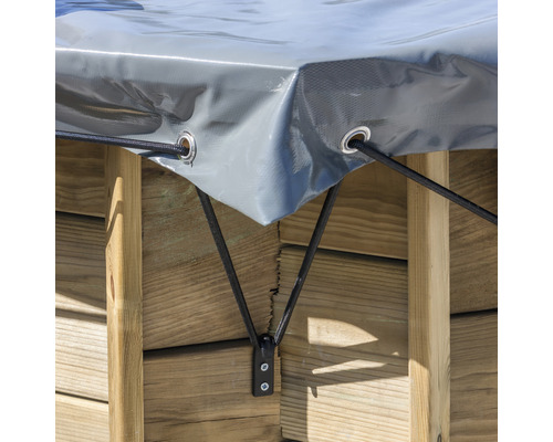 Winterabdeckplane für Holzpool Braga rechteckig 855x460 cm grau Detailansicht einer Poolabdeckung mit Gummizugbefestigung an einer Holzkonstruktion