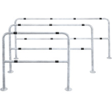 Mehrere graue Fahrradständer aus Stahl mit schwarzen Abdeckungen.