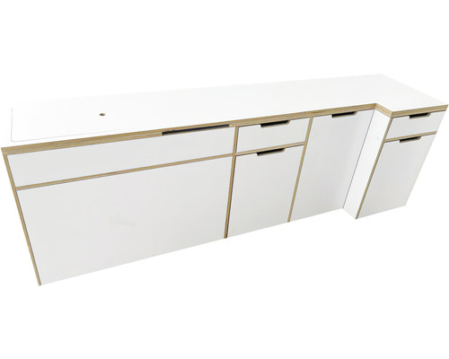 Küchenzeile mit Schubladen und Schränken