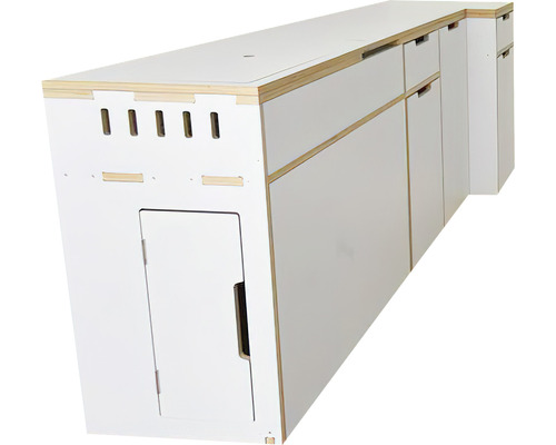 Weiße Küchenzeile mit Schubladen und Stauraum