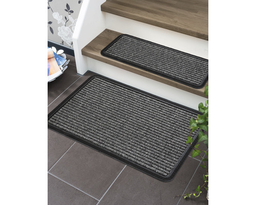 Fußmatte und Treppenmatte mit gerippter Oberfläche und umlaufendem Rand