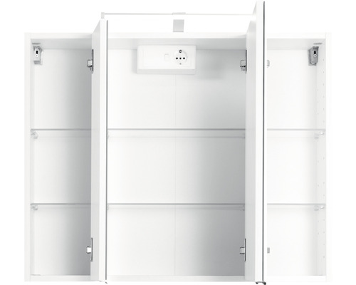Geöffneter Spiegelschrank mit Steckdose und Glasböden
