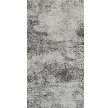 Grauer Teppich mit abstraktem Muster