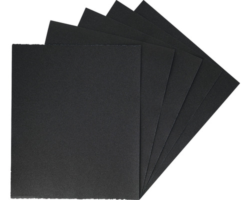 Stapel schwarzer Schleifpapierblätter