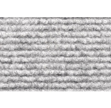 Detailansicht eines grauen Teppichs mit Rippenstruktur.