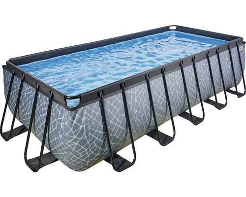 Rechteckiger Rahmenpool mit Wasserfüllung