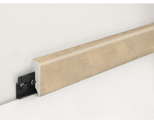 Sockelleiste mit Montageclip an der Wand