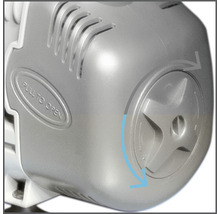 Detailansicht eines Wasserpumpengehäuses mit Öffnungsmechanismus und Pfeilmarkierungen